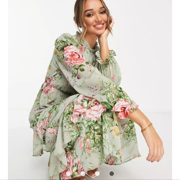 VILA Dresses & Skirts - Vila tiered maxi summer vacation dress in garden floral